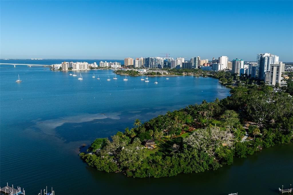 На продажу: $4,900,000 (0.37 acres)