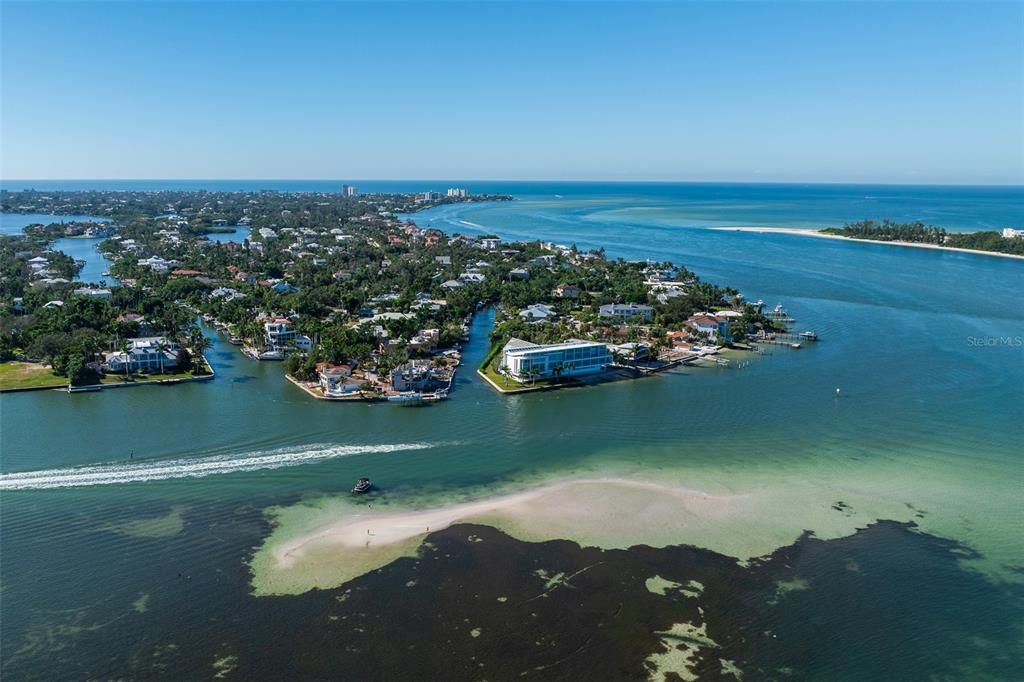 На продажу: $4,900,000 (0.37 acres)