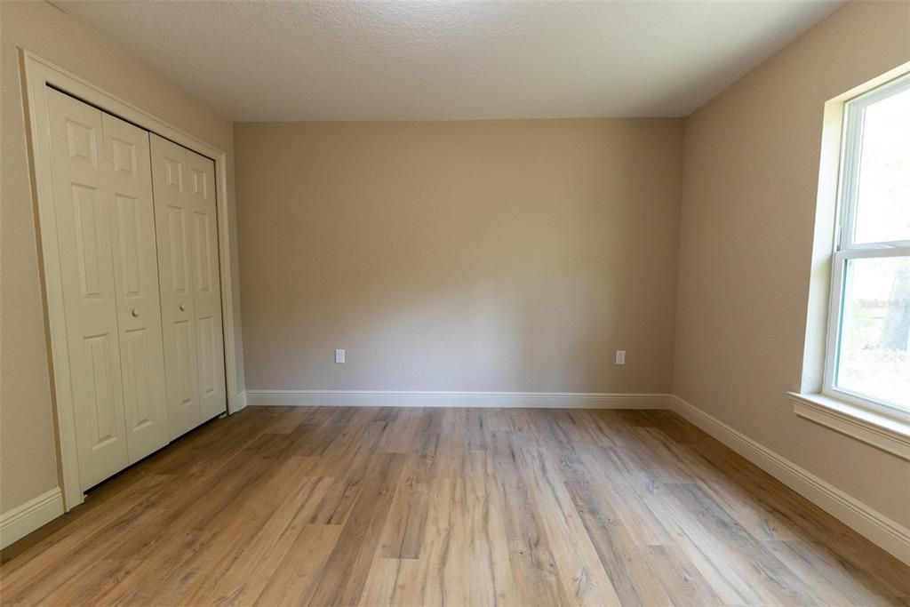 For Sale: $299,900 (3 beds, 2 baths, 1936 Square Feet)