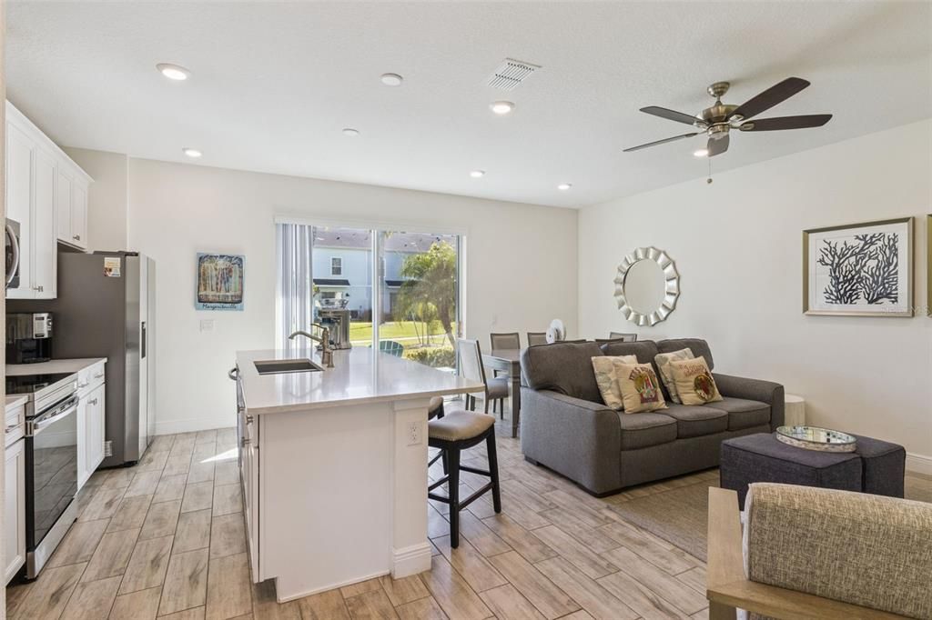 待售: $349,999 (3 贝兹, 3 浴室, 1545 平方英尺)