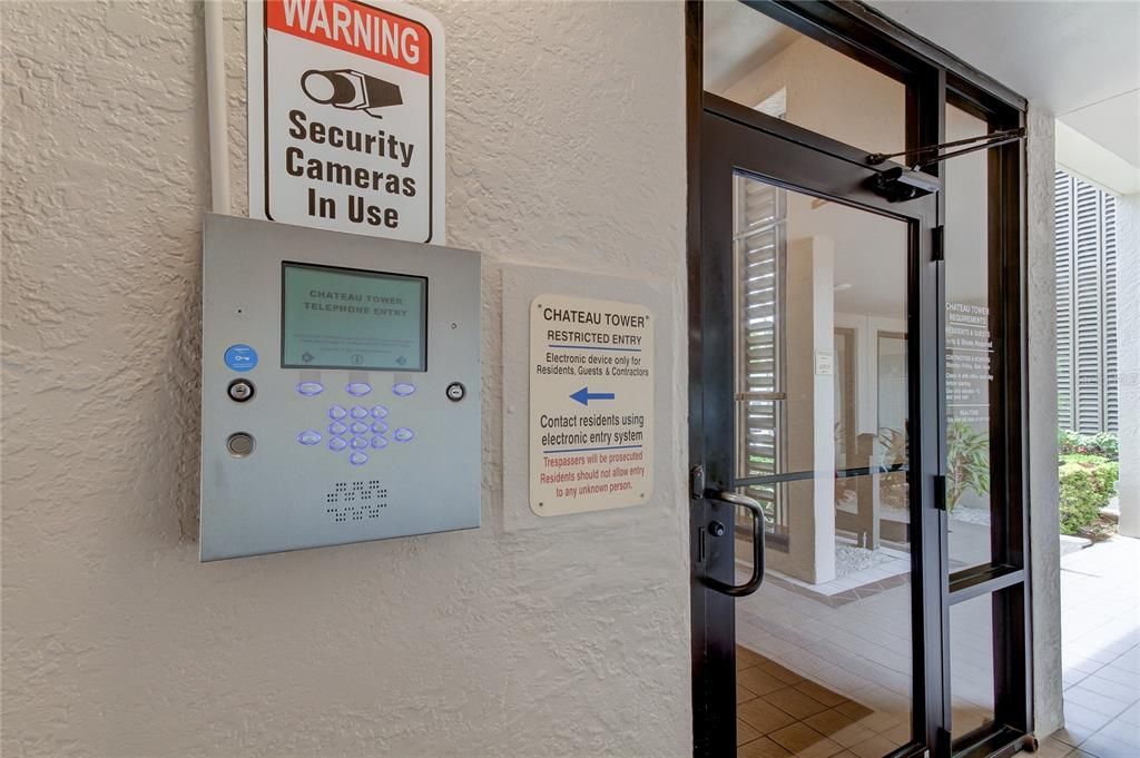 For Sale: $295,000 (2 beds, 2 baths, 1055 Square Feet)