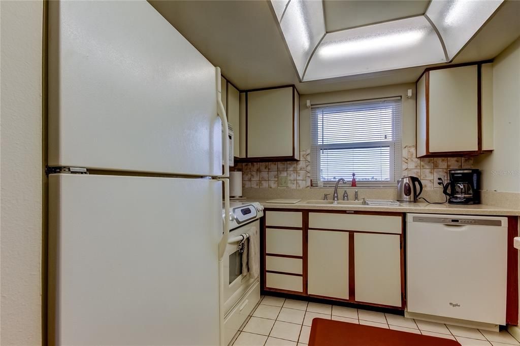 For Sale: $295,000 (2 beds, 2 baths, 1055 Square Feet)