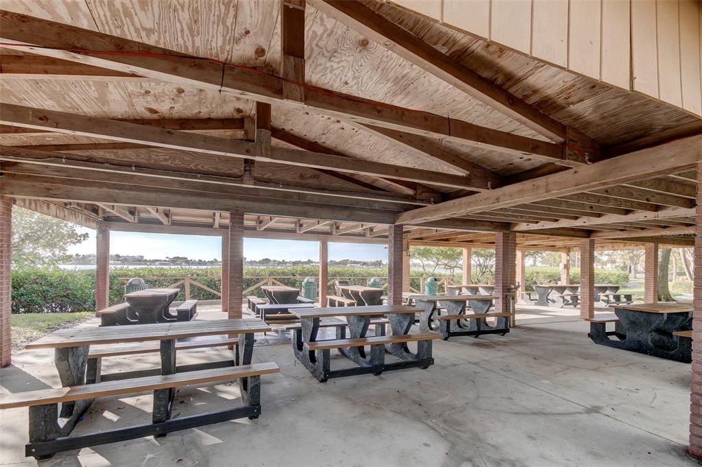 For Sale: $295,000 (2 beds, 2 baths, 1055 Square Feet)