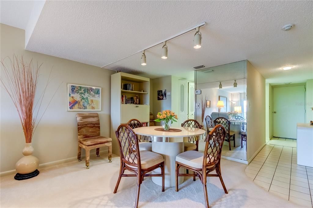 For Sale: $295,000 (2 beds, 2 baths, 1055 Square Feet)