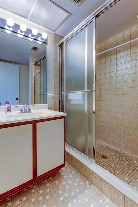 For Sale: $295,000 (2 beds, 2 baths, 1055 Square Feet)