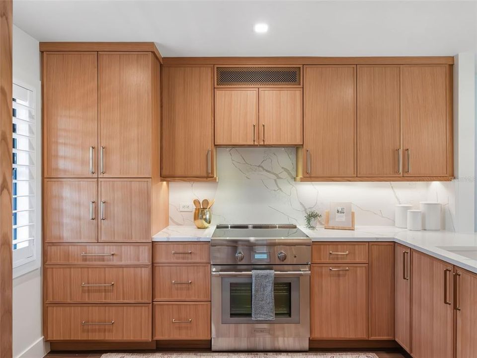 For Sale: $1,195,000 (2 beds, 2 baths, 1267 Square Feet)