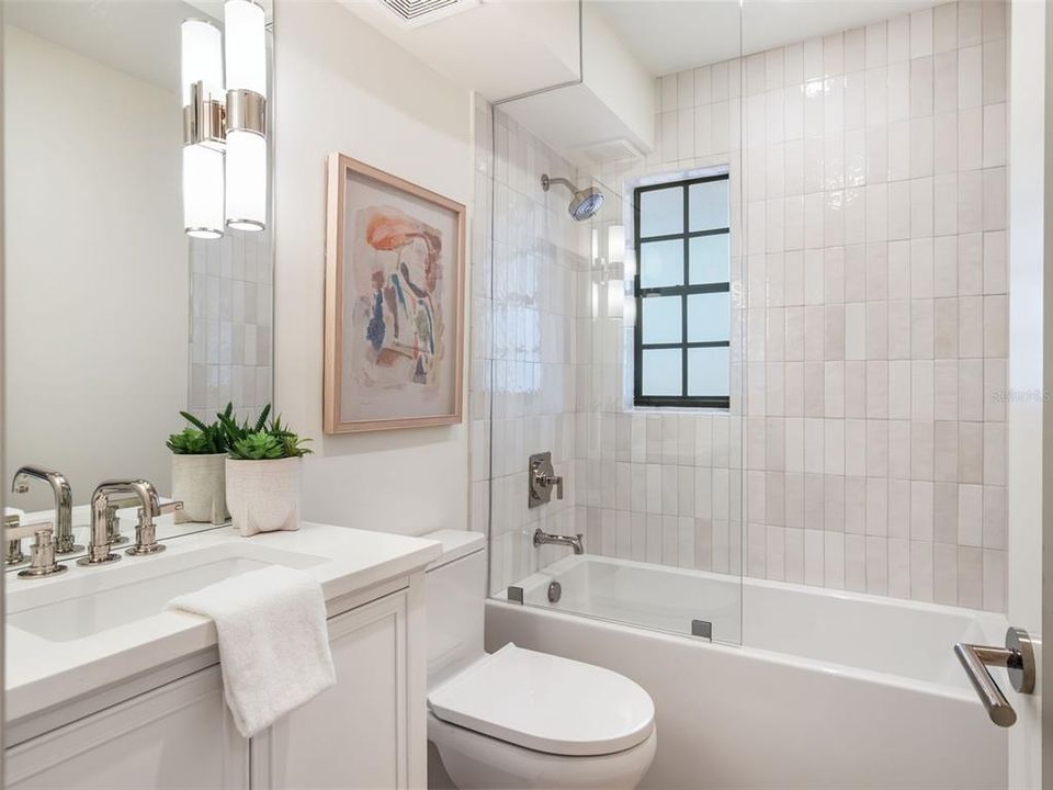 For Sale: $1,195,000 (2 beds, 2 baths, 1267 Square Feet)