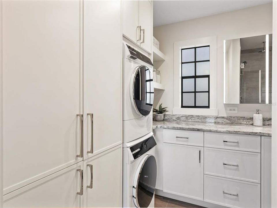 For Sale: $1,195,000 (2 beds, 2 baths, 1267 Square Feet)