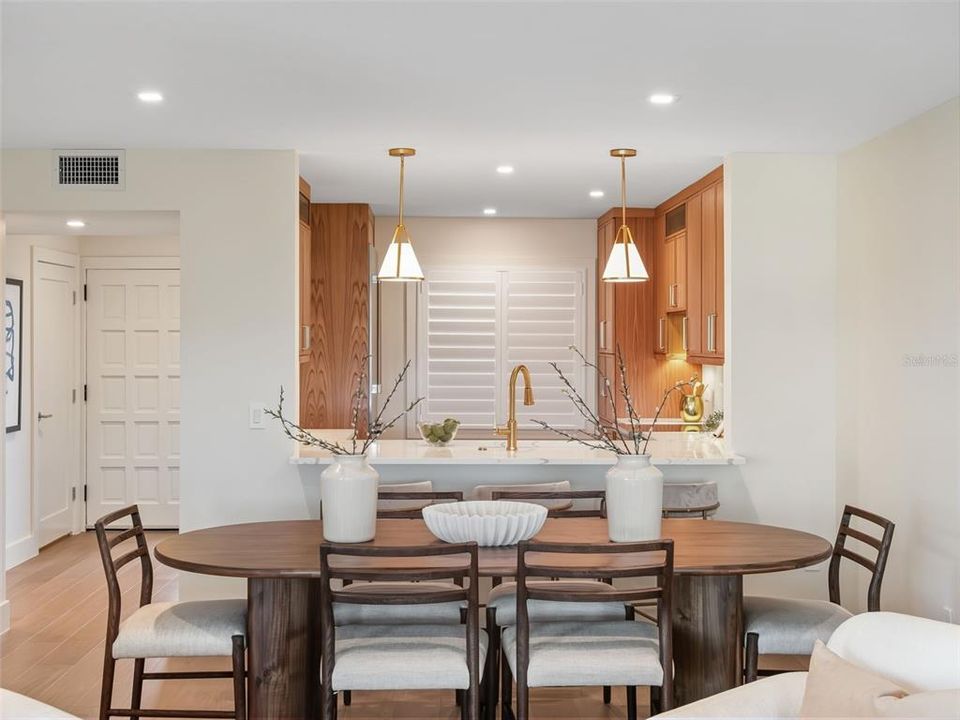 For Sale: $1,195,000 (2 beds, 2 baths, 1267 Square Feet)