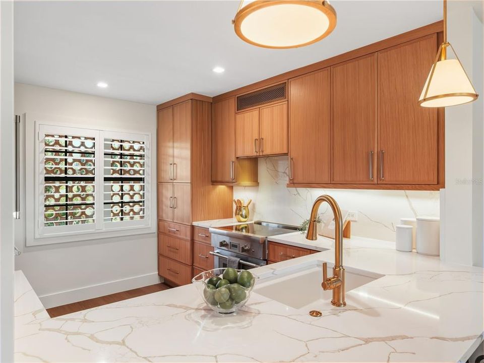 For Sale: $1,195,000 (2 beds, 2 baths, 1267 Square Feet)