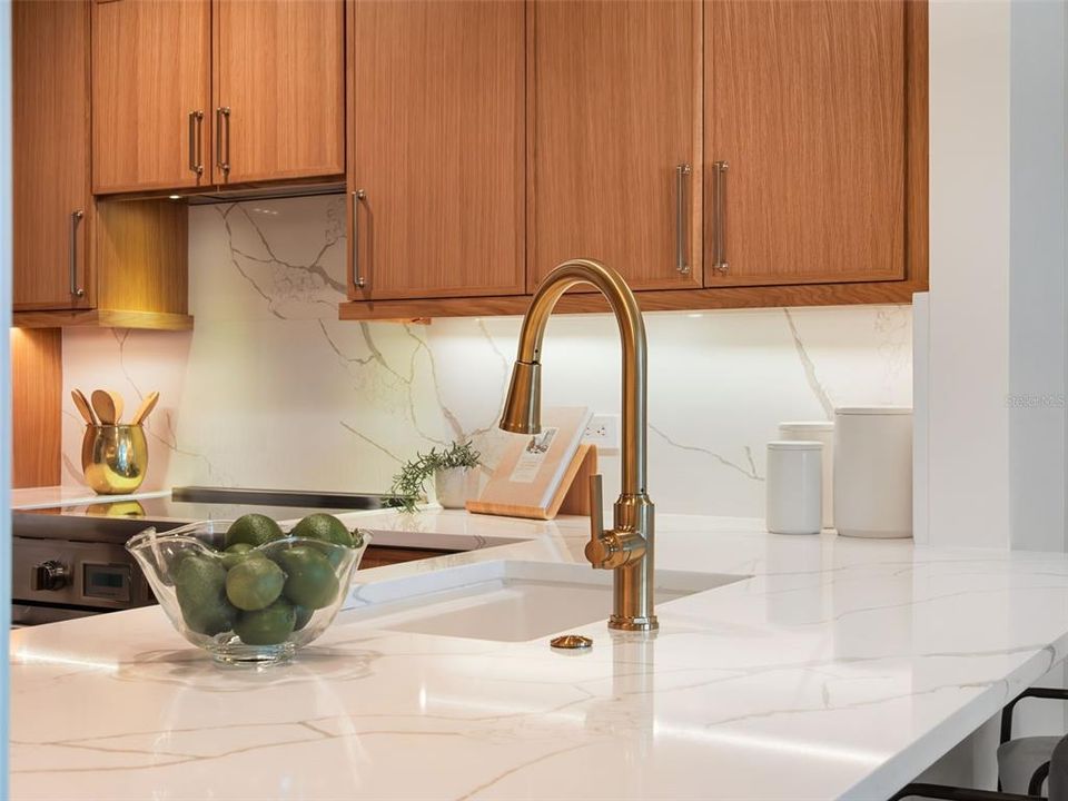 For Sale: $1,195,000 (2 beds, 2 baths, 1267 Square Feet)