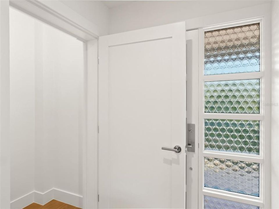 For Sale: $1,195,000 (2 beds, 2 baths, 1267 Square Feet)