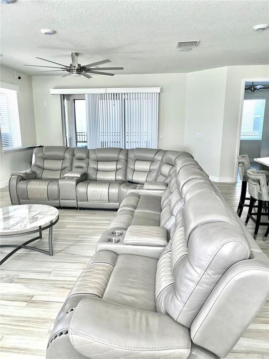 For Sale: $1,100,000 (4 beds, 3 baths, 3277 Square Feet)