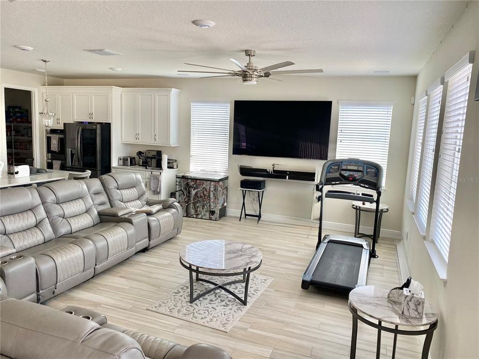 For Sale: $1,100,000 (4 beds, 3 baths, 3277 Square Feet)