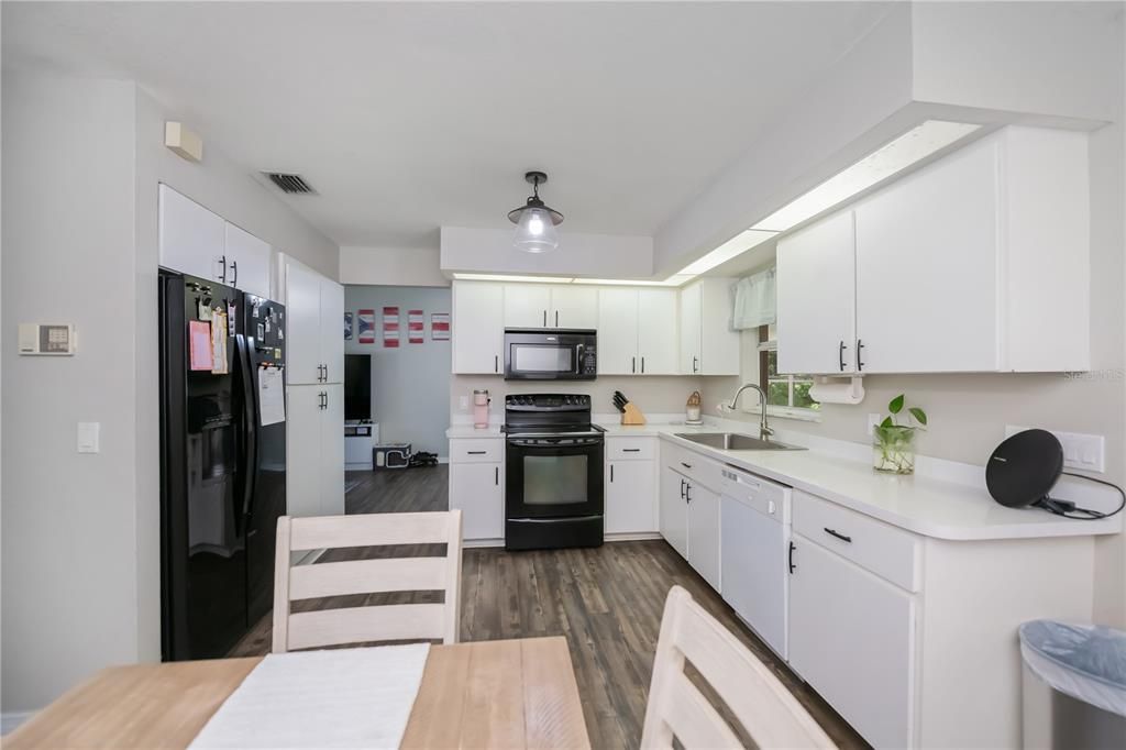 Active With Contract: $264,000 (3 beds, 2 baths, 1427 Square Feet)