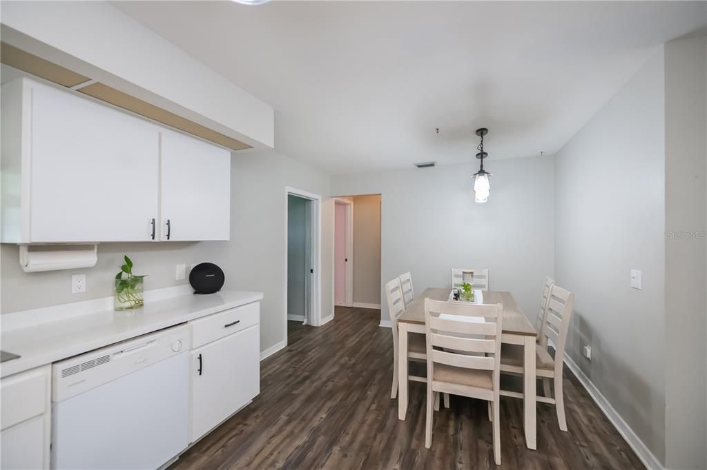 Active With Contract: $264,000 (3 beds, 2 baths, 1427 Square Feet)