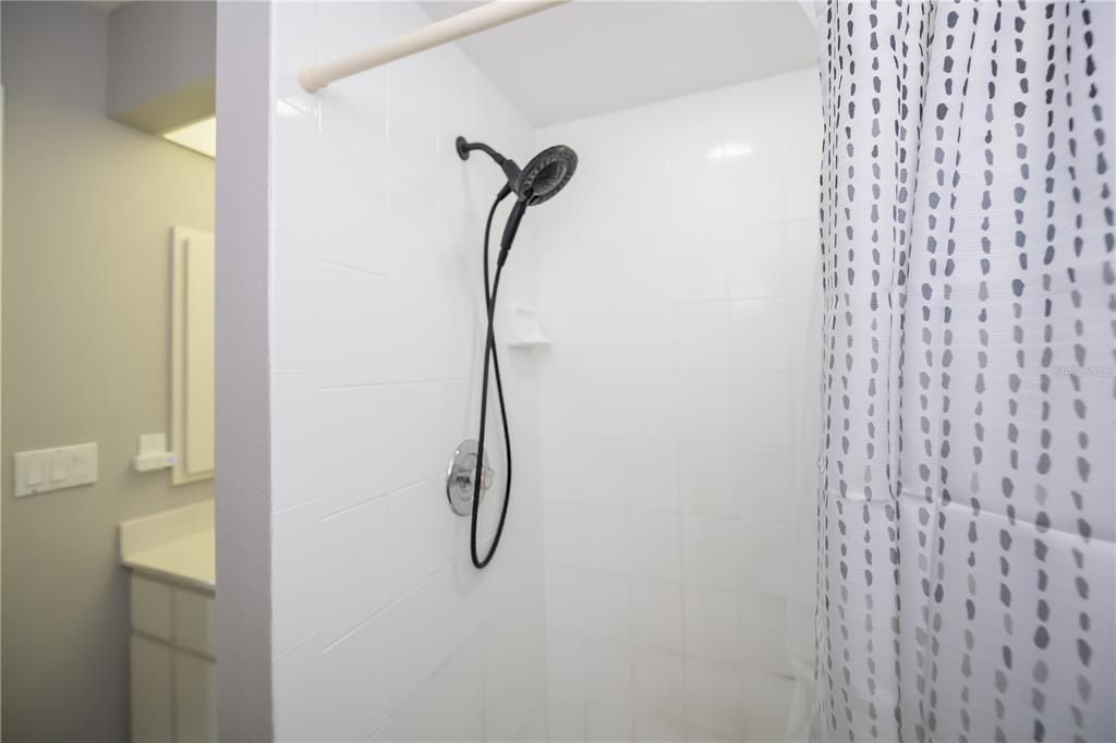 Active With Contract: $264,000 (3 beds, 2 baths, 1427 Square Feet)