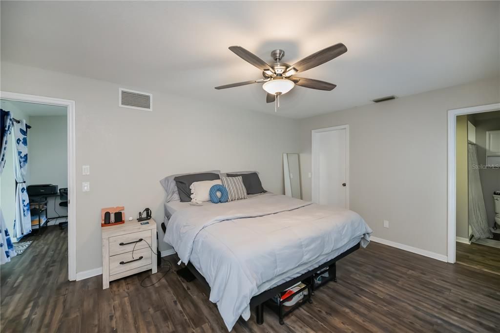 Active With Contract: $264,000 (3 beds, 2 baths, 1427 Square Feet)