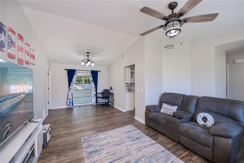 Active With Contract: $264,000 (3 beds, 2 baths, 1427 Square Feet)
