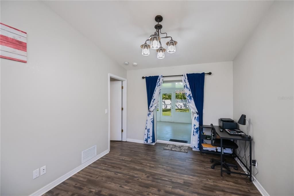 Active With Contract: $264,000 (3 beds, 2 baths, 1427 Square Feet)