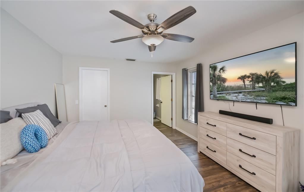 Active With Contract: $264,000 (3 beds, 2 baths, 1427 Square Feet)