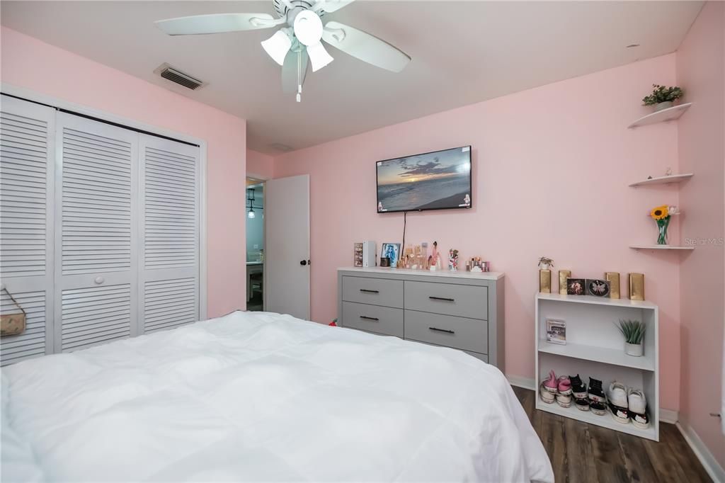 Active With Contract: $264,000 (3 beds, 2 baths, 1427 Square Feet)