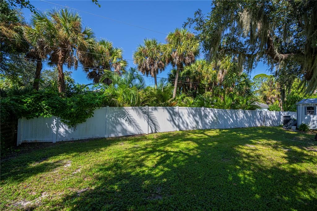 Active With Contract: $264,000 (3 beds, 2 baths, 1427 Square Feet)