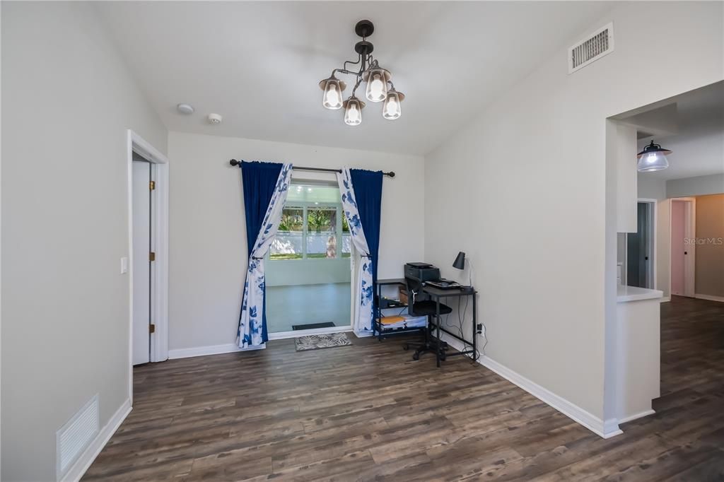 Active With Contract: $264,000 (3 beds, 2 baths, 1427 Square Feet)