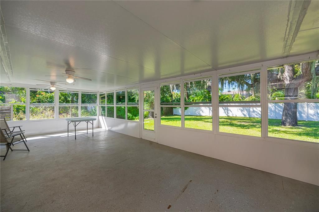 Active With Contract: $264,000 (3 beds, 2 baths, 1427 Square Feet)