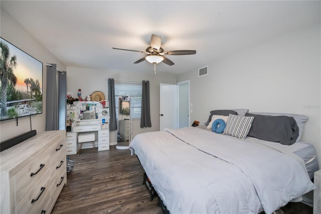 Active With Contract: $264,000 (3 beds, 2 baths, 1427 Square Feet)