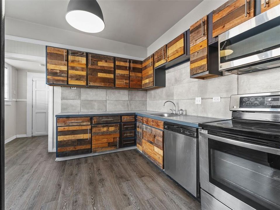 For Sale: $479,000 (4 beds, 2 baths, 1505 Square Feet)