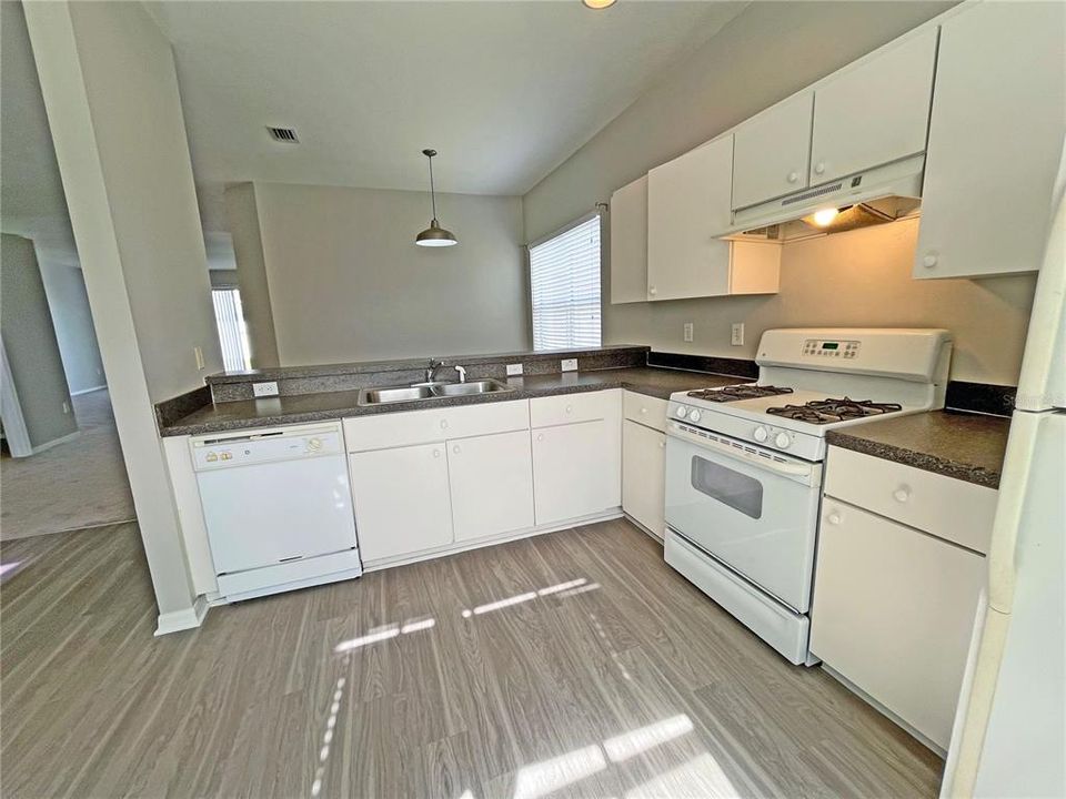 В аренду: $2,250 (3 спален, 2 ванн, 1517 Квадратных фут)