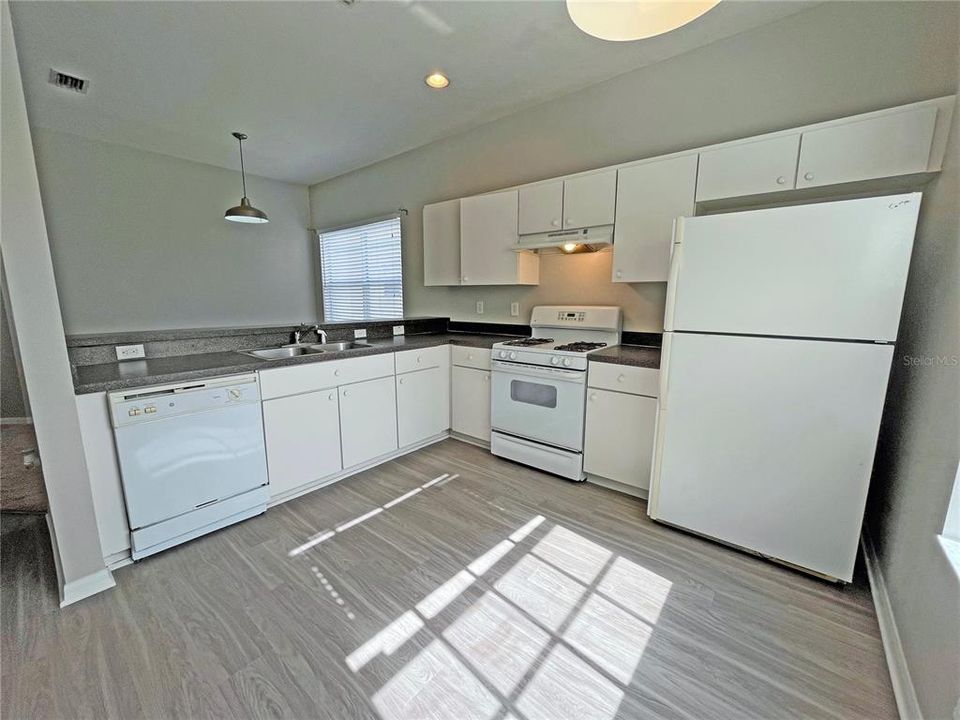 В аренду: $2,250 (3 спален, 2 ванн, 1517 Квадратных фут)