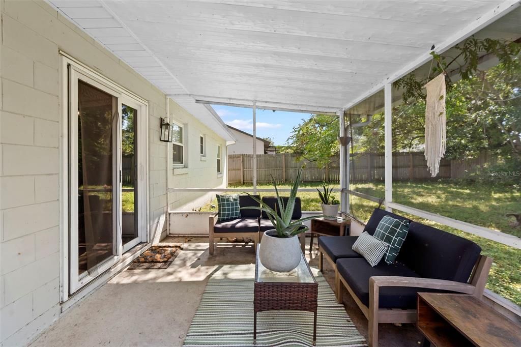 Active With Contract: $284,900 (3 beds, 1 baths, 918 Square Feet)