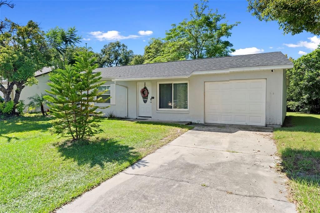 Active With Contract: $284,900 (3 beds, 1 baths, 918 Square Feet)