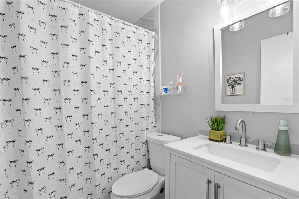 Active With Contract: $284,900 (3 beds, 1 baths, 918 Square Feet)