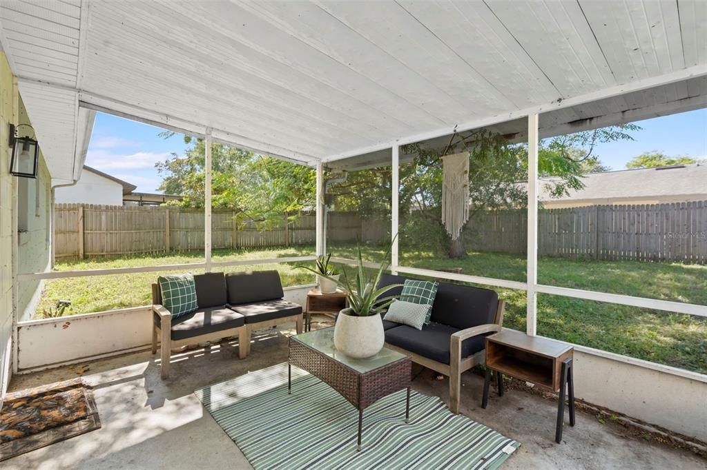 Active With Contract: $284,900 (3 beds, 1 baths, 918 Square Feet)