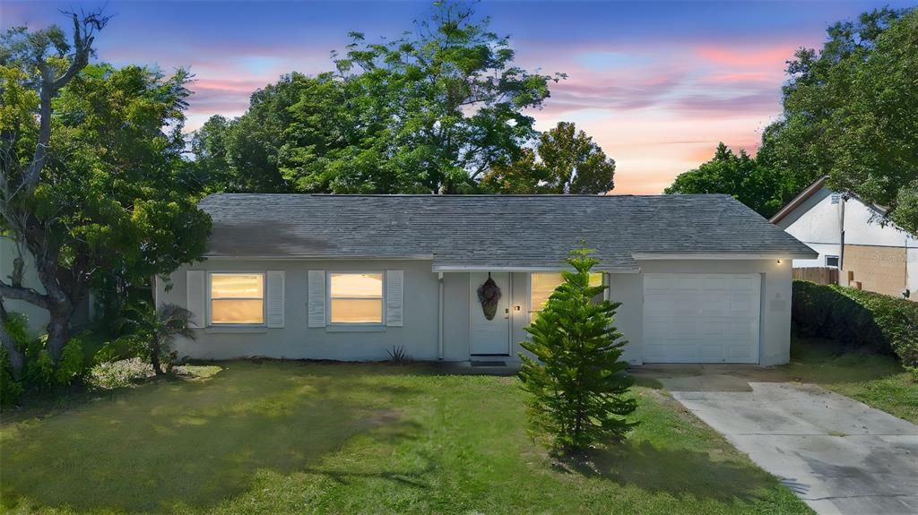 Active With Contract: $284,900 (3 beds, 1 baths, 918 Square Feet)