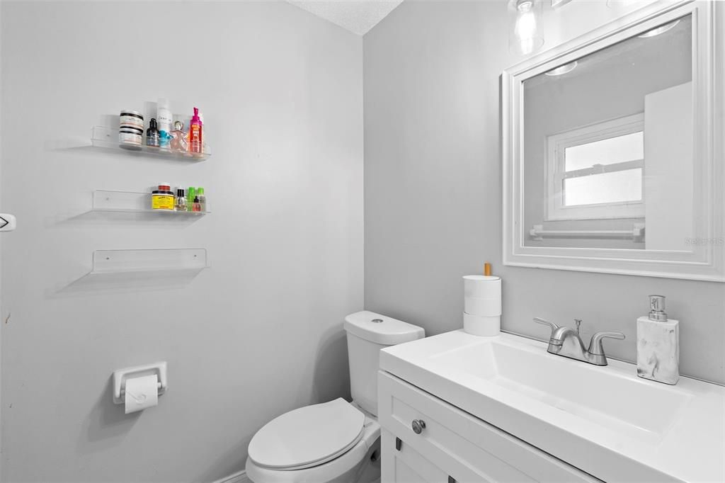 Active With Contract: $284,900 (3 beds, 1 baths, 918 Square Feet)