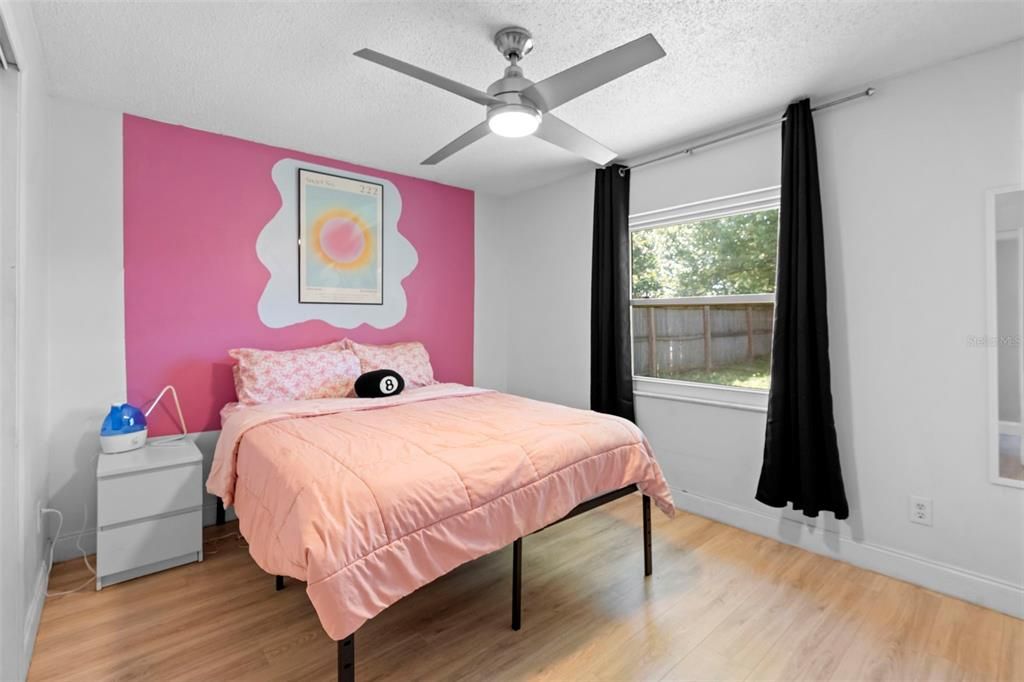 Active With Contract: $284,900 (3 beds, 1 baths, 918 Square Feet)