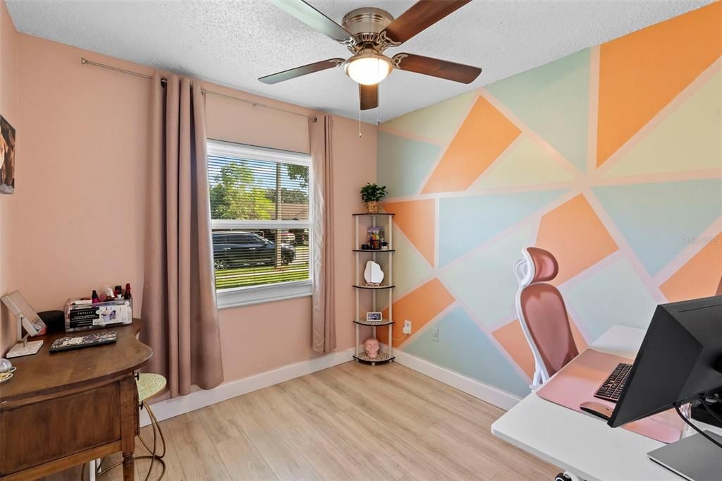 Active With Contract: $284,900 (3 beds, 1 baths, 918 Square Feet)