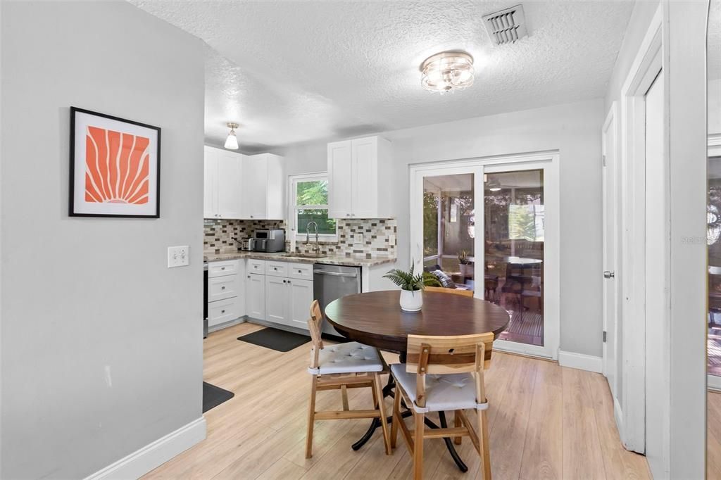 Active With Contract: $284,900 (3 beds, 1 baths, 918 Square Feet)