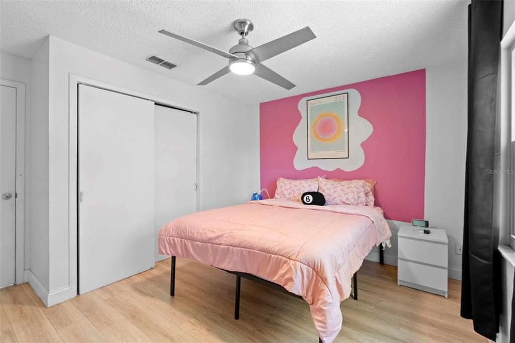 Active With Contract: $284,900 (3 beds, 1 baths, 918 Square Feet)