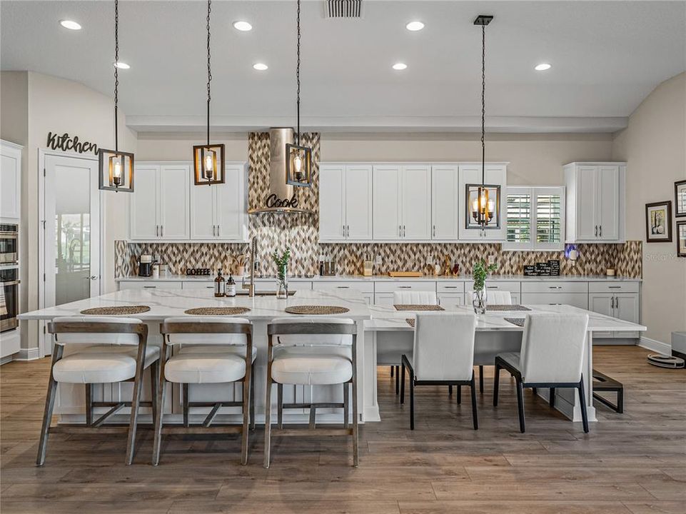 For Sale: $895,000 (4 beds, 3 baths, 2552 Square Feet)