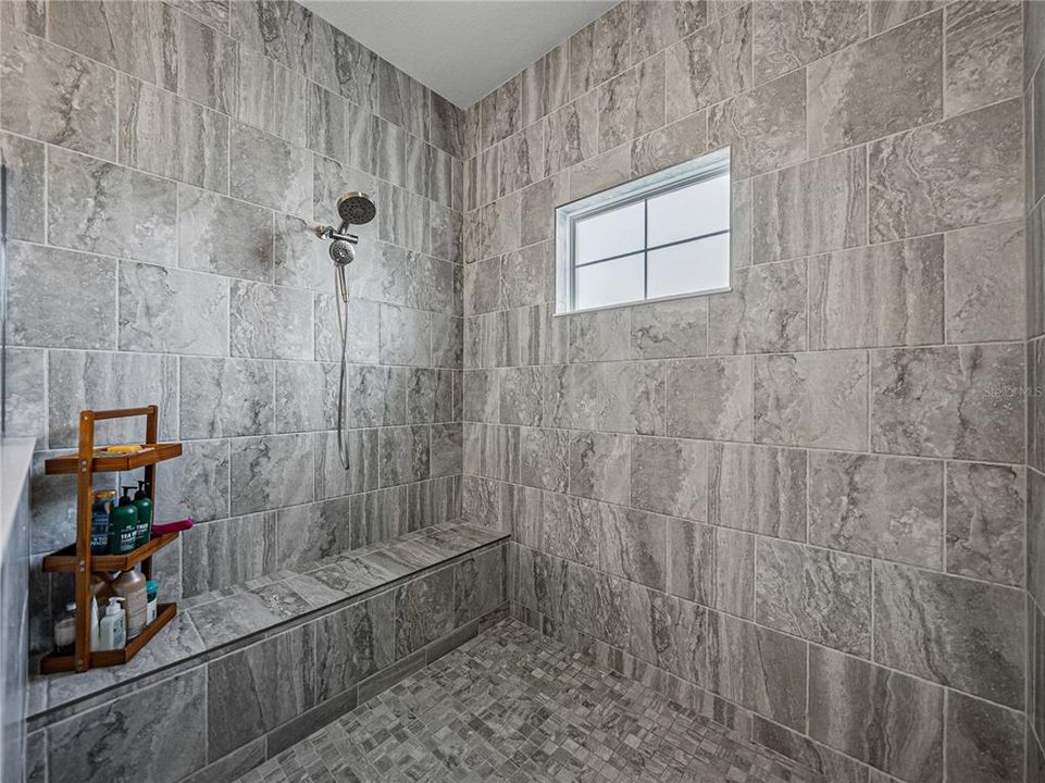 For Sale: $895,000 (4 beds, 3 baths, 2552 Square Feet)