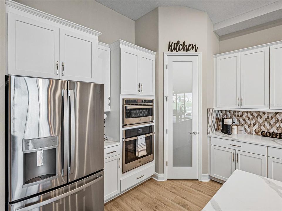 For Sale: $895,000 (4 beds, 3 baths, 2552 Square Feet)