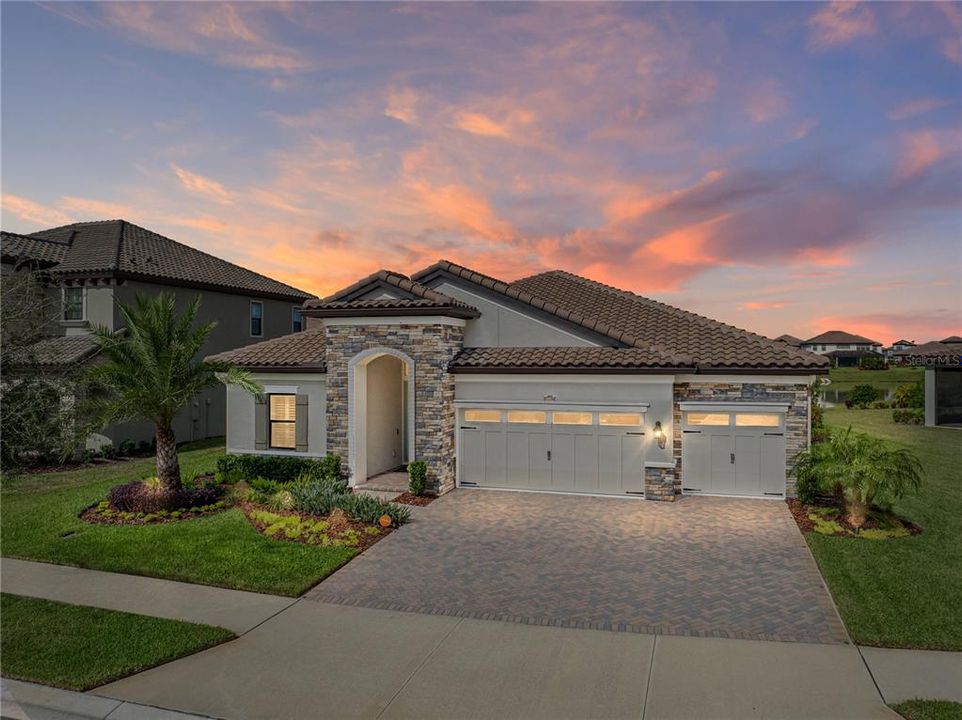 For Sale: $895,000 (4 beds, 3 baths, 2552 Square Feet)