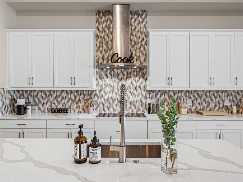 For Sale: $895,000 (4 beds, 3 baths, 2552 Square Feet)