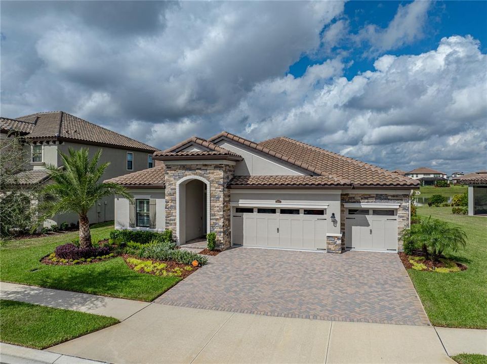 For Sale: $895,000 (4 beds, 3 baths, 2552 Square Feet)