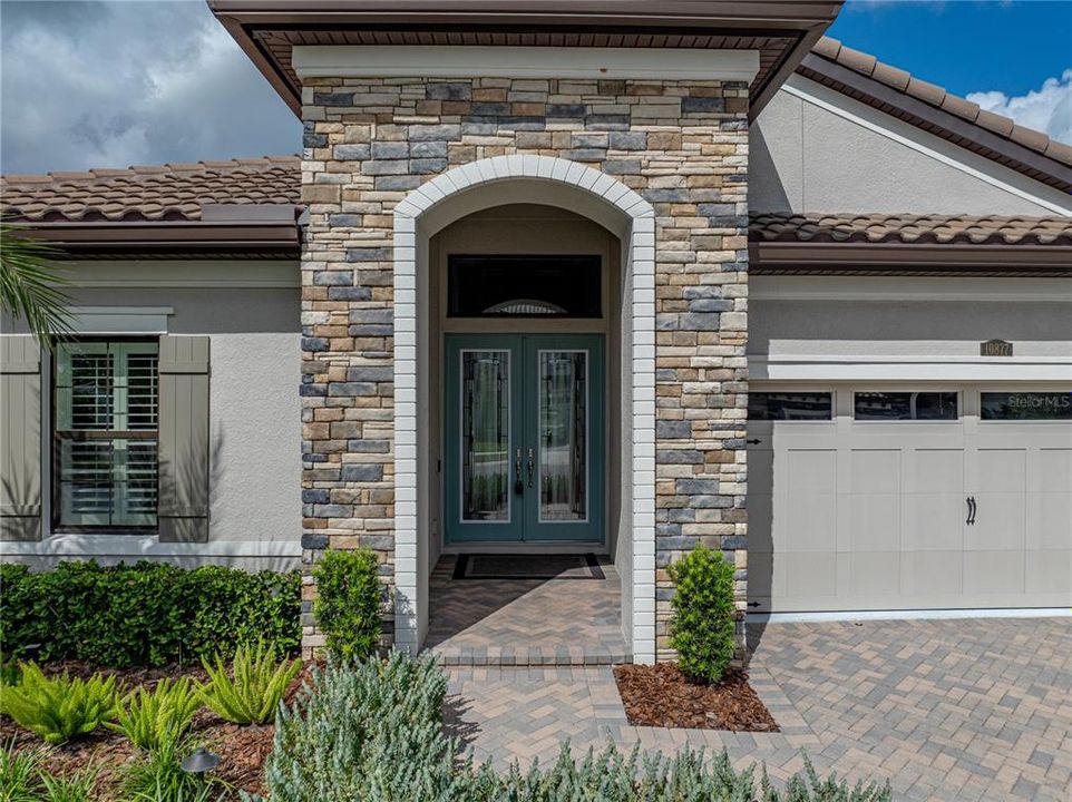 For Sale: $895,000 (4 beds, 3 baths, 2552 Square Feet)